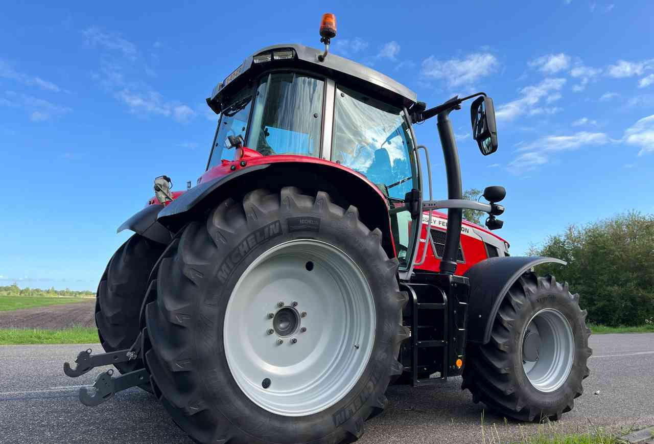 Massey Ferguson 6S.165 Dyna-6 Efficient - Farm tractor: picture 5 Massey Ferguson 6S.165 Dyna-6 Efficient - Farm tractor: picture 5