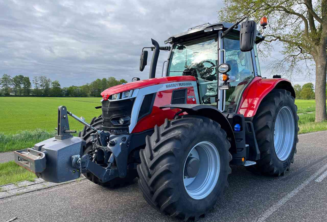 Massey Ferguson 6S.165 Dyna-6 Efficient - Farm tractor: picture 2 Massey Ferguson 6S.165 Dyna-6 Efficient - Farm tractor: picture 2