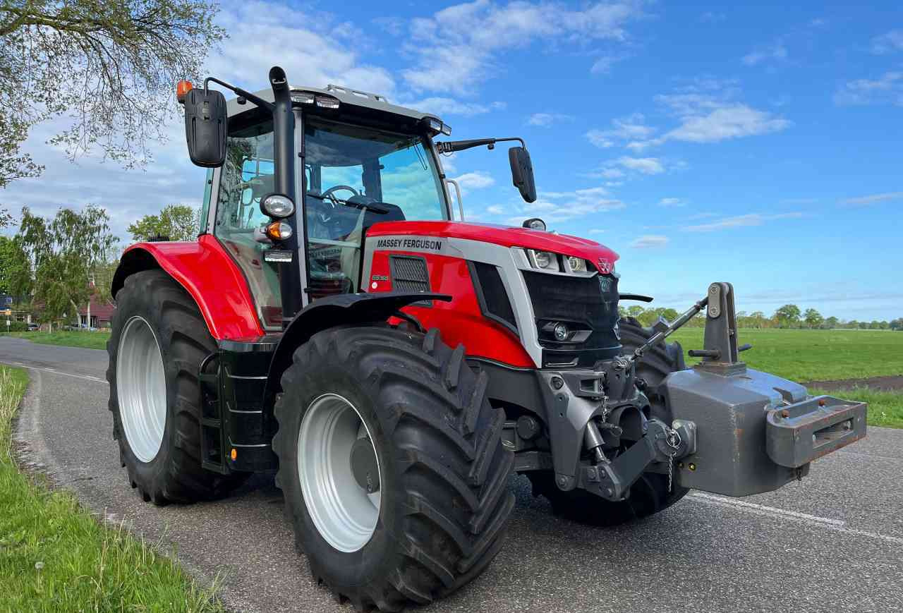 Massey Ferguson 6S.165 Dyna-6 Efficient - Farm tractor: picture 1 Massey Ferguson 6S.165 Dyna-6 Efficient - Farm tractor: picture 1