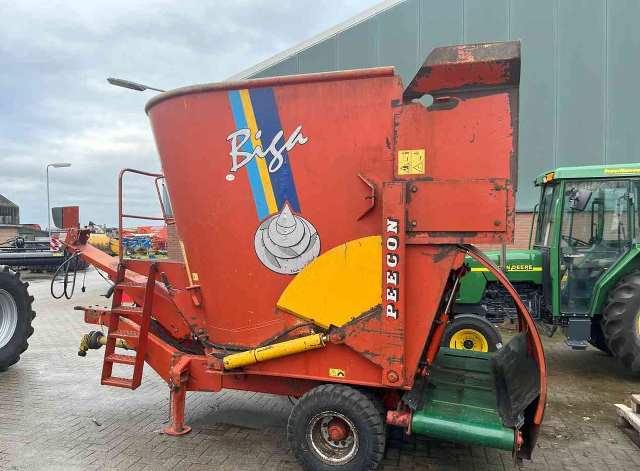 Peecon BIGA 10 voermengwagen, laadklep, voermachines - Forage mixer wagon: picture 2 Peecon BIGA 10 voermengwagen, laadklep, voermachines - Forage mixer wagon: picture 2