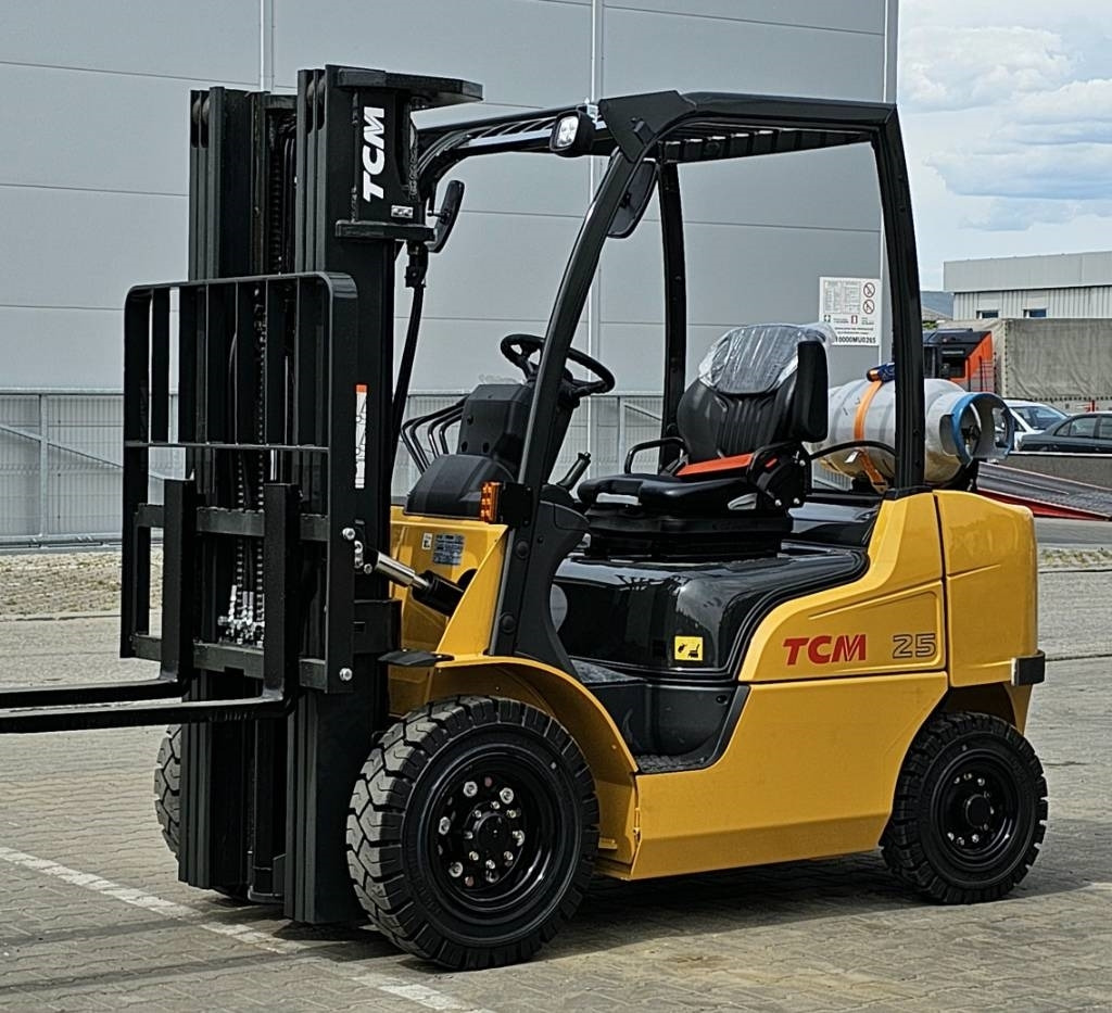 TCM FGE25-E2 UNUSED TRIPLEX 4700mm - LPG forklift: picture 1 TCM FGE25-E2 UNUSED TRIPLEX 4700mm - LPG forklift: picture 1