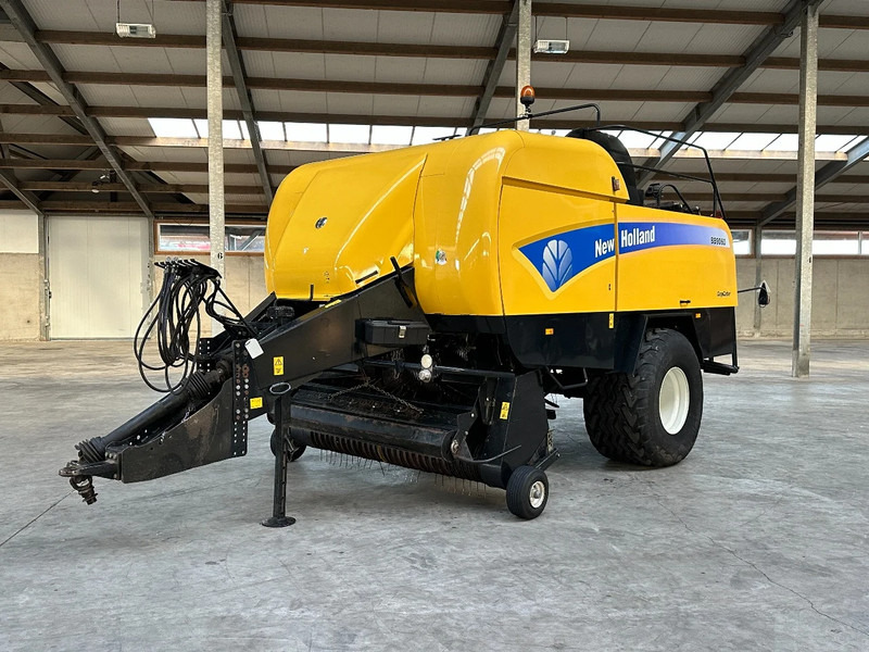 New Holland BB9060 Cropcutter - Square baler: picture 1 New Holland BB9060 Cropcutter - Square baler: picture 1