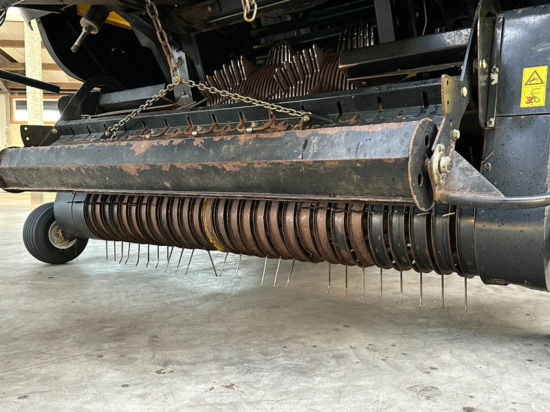 New Holland BB9060 Cropcutter - Square baler: picture 4 New Holland BB9060 Cropcutter - Square baler: picture 4