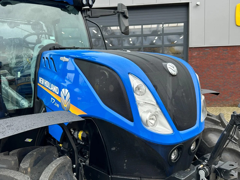 New Holland T7.245 Autocommand - Farm tractor: picture 4 New Holland T7.245 Autocommand - Farm tractor: picture 4