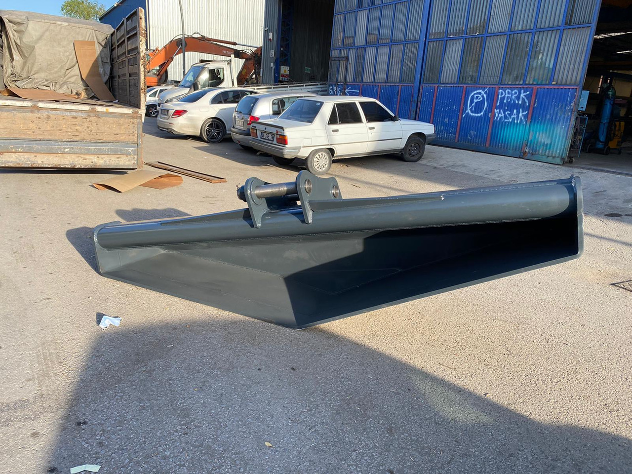 Komatsu PC200 - Excavator bucket for Construction machinery: picture 1 Komatsu PC200 - Excavator bucket for Construction machinery: picture 1