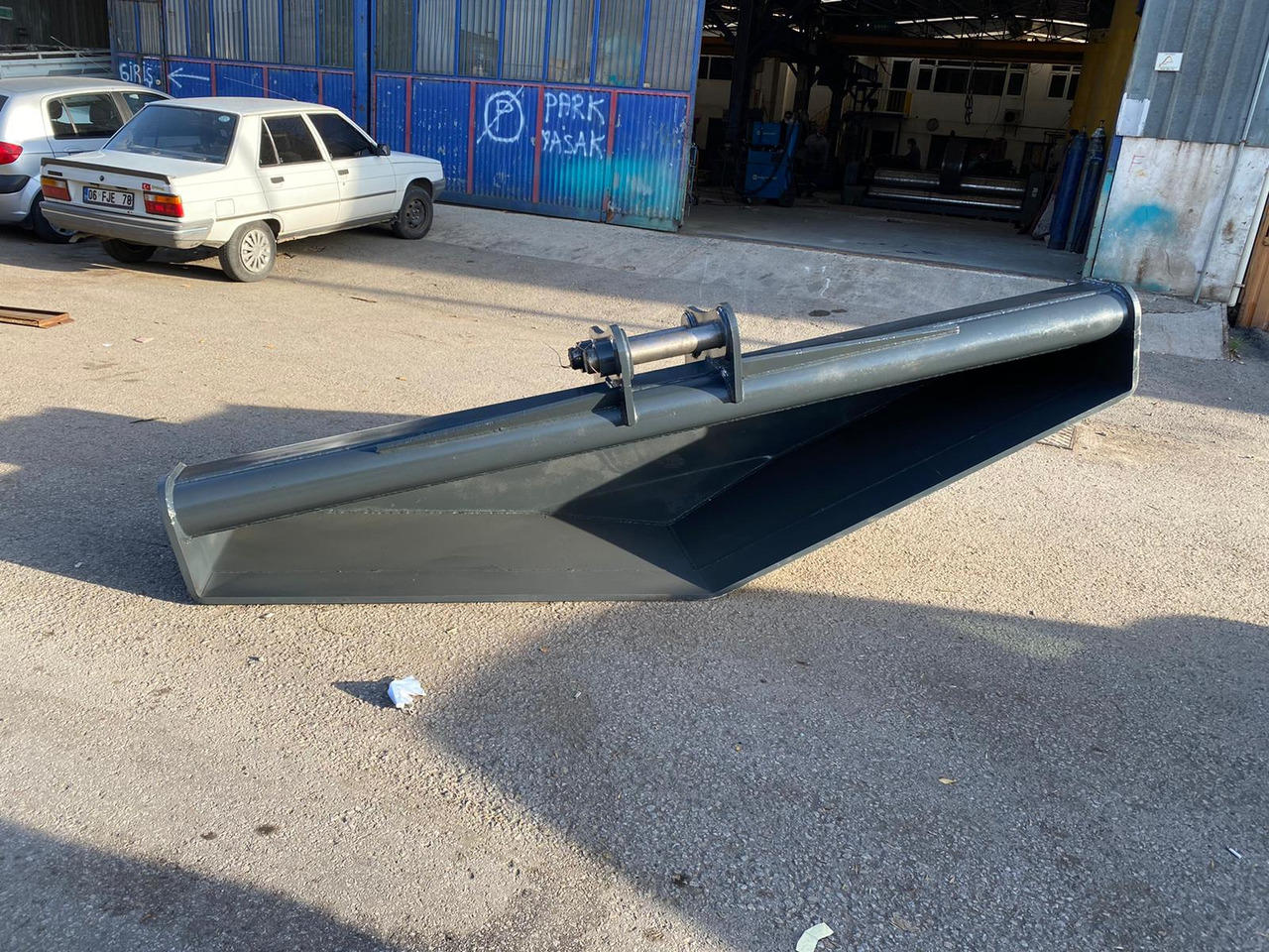 Komatsu PC200 - Excavator bucket for Construction machinery: picture 3 Komatsu PC200 - Excavator bucket for Construction machinery: picture 3