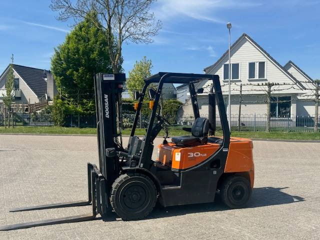 Doosan D30 Plus - Diesel forklift: picture 1 Doosan D30 Plus - Diesel forklift: picture 1