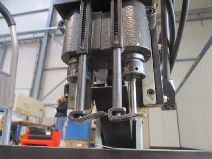 ZWEISPINDELBOHRMASCHINE STAGO ASS 2005 - Paper drilling machine: picture 4 ZWEISPINDELBOHRMASCHINE STAGO ASS 2005 - Paper drilling machine: picture 4