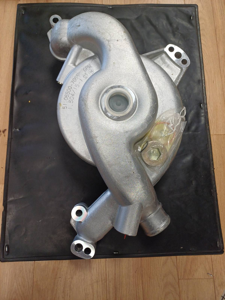 MAN OE - Coolant pump: picture 2 MAN OE - Coolant pump: picture 2