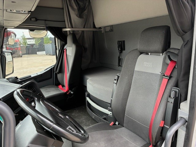 Renault Trucks T - Tractor unit: picture 5 Renault Trucks T - Tractor unit: picture 5