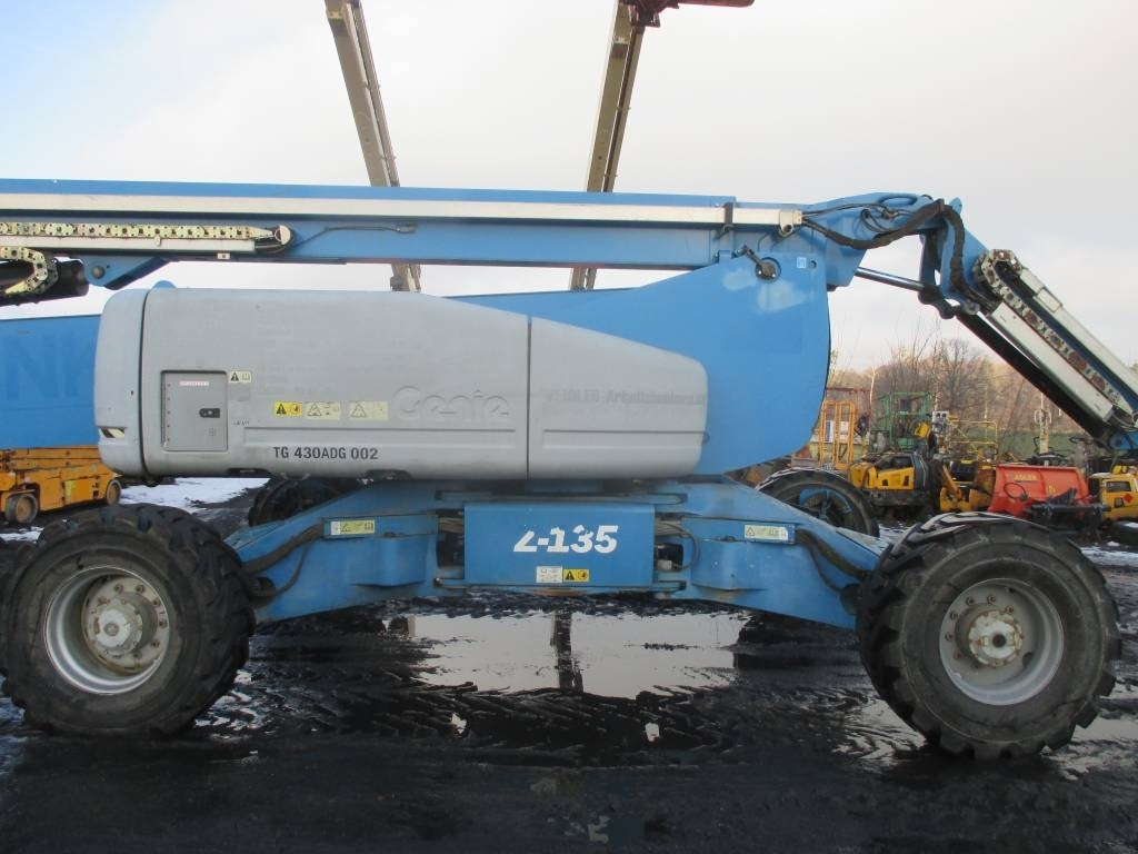 Genie Z 135 - Articulated boom: picture 3 Genie Z 135 - Articulated boom: picture 3