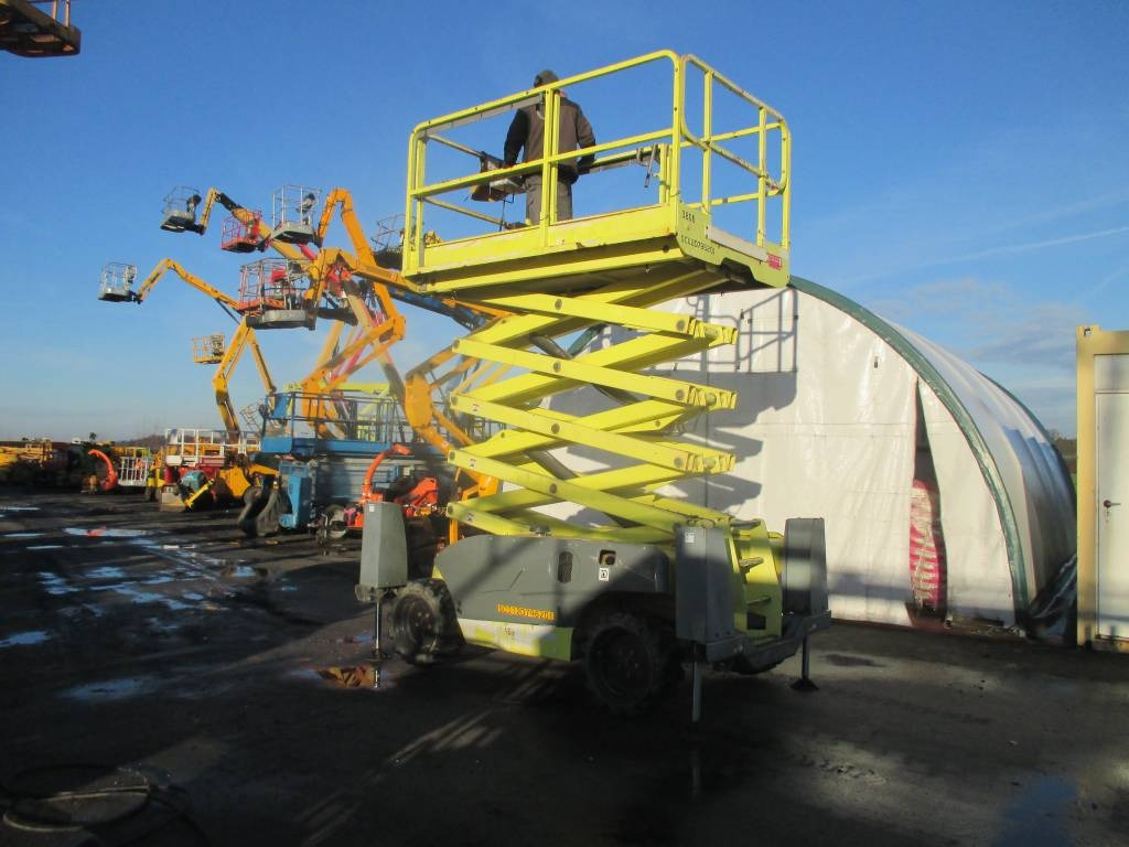 Haulotte Compact 12 DX - Scissor lift: picture 1 Haulotte Compact 12 DX - Scissor lift: picture 1