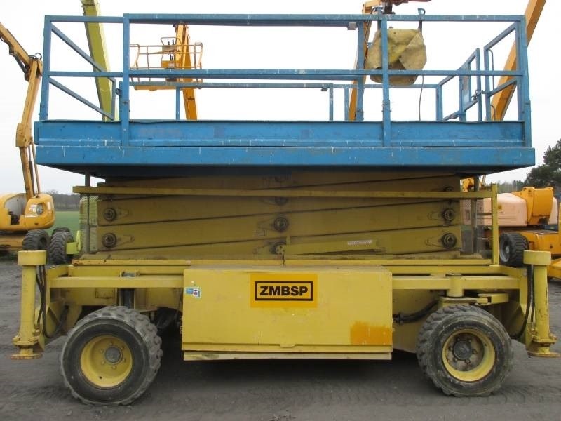 Holland Lift B 165 DL 24 - Scissor lift: picture 2 Holland Lift B 165 DL 24 - Scissor lift: picture 2