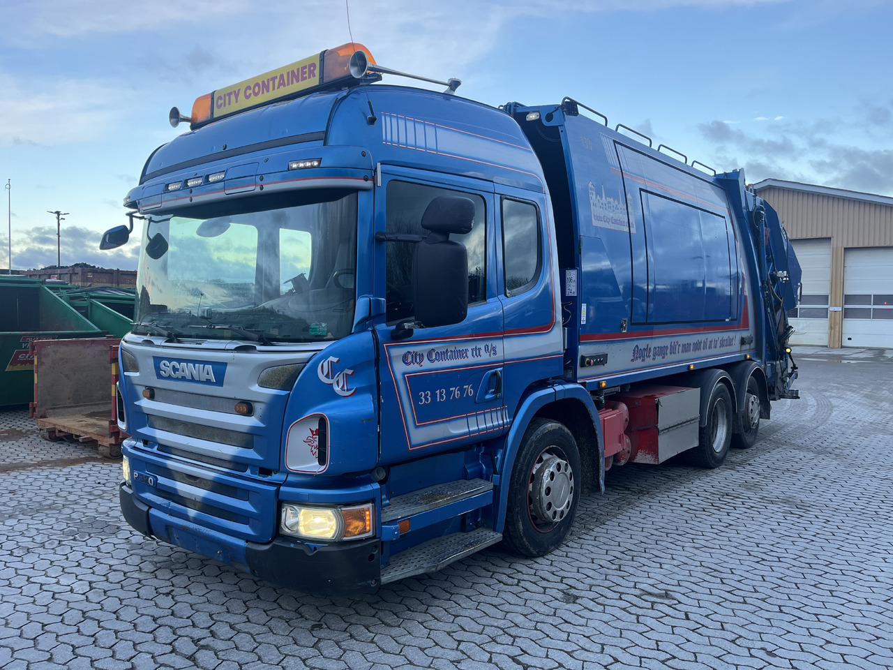 Scania P 320 NTM Box - Garbage truck: picture 2 Scania P 320 NTM Box - Garbage truck: picture 2