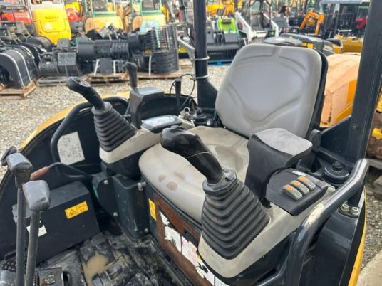 Mini excavator Komatsu PC26MR-3  à 19900€ HT: picture 10 Mini excavator Komatsu PC26MR-3  à 19900€ HT: picture 10