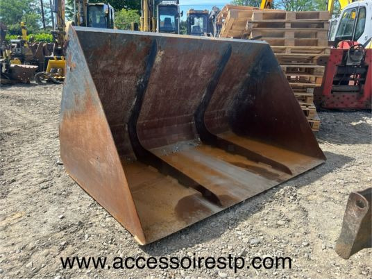 Merlo P60.10 - Loader bucket: picture 1 Merlo P60.10 - Loader bucket: picture 1