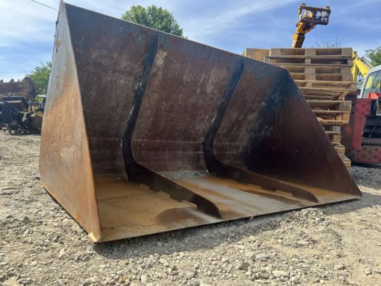 Merlo P60.10 - Loader bucket: picture 2 Merlo P60.10 - Loader bucket: picture 2