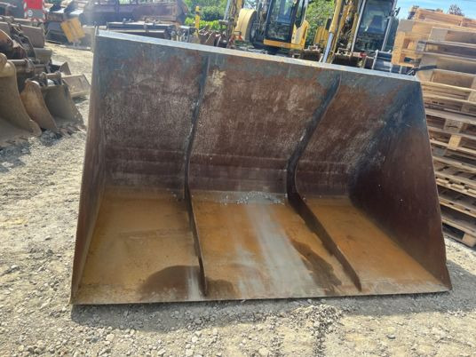 Merlo P60.10 - Loader bucket: picture 3 Merlo P60.10 - Loader bucket: picture 3