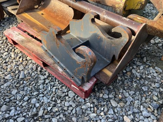 Platine à boulonner mecalac Connect - Quick coupler: picture 2 Platine à boulonner mecalac Connect - Quick coupler: picture 2