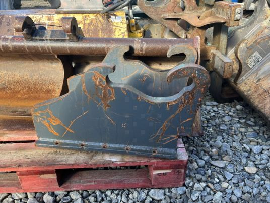 Platine à boulonner mecalac Connect - Quick coupler: picture 1 Platine à boulonner mecalac Connect - Quick coupler: picture 1