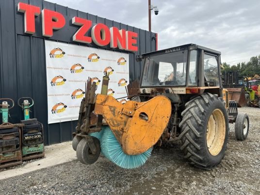 Renault TRACTEUR 75-32 à 9900 € HT - Farm tractor: picture 5 Renault TRACTEUR 75-32 à 9900 € HT - Farm tractor: picture 5