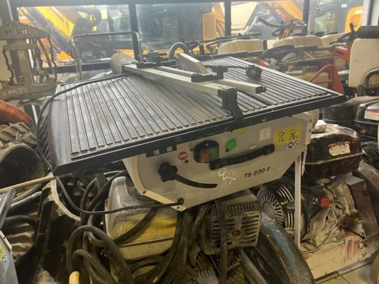 SCIE DE CARRELAGE HUSQVARNA TS230F - Tool/ Equipment: picture 2 SCIE DE CARRELAGE HUSQVARNA TS230F - Tool/ Equipment: picture 2