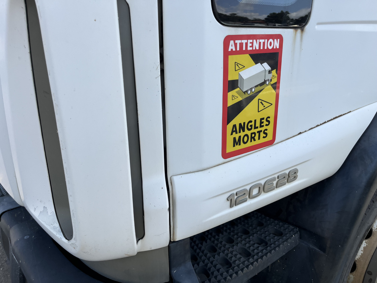 IVECO Eurocargo 120e28 - Box truck: picture 4 IVECO Eurocargo 120e28 - Box truck: picture 4