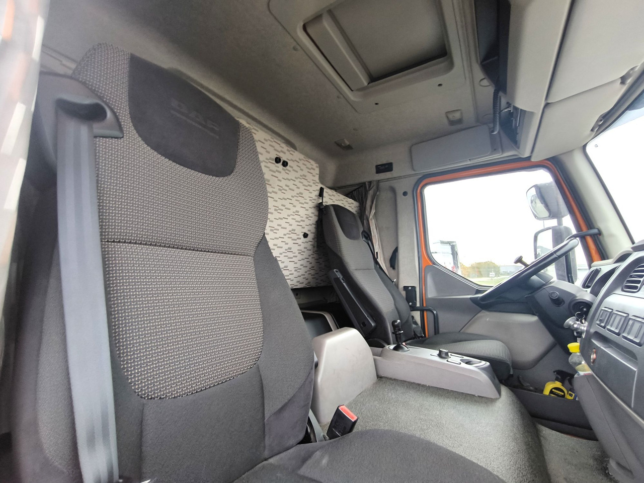 Curtainsider truck DAF LF 280 FA: picture 13