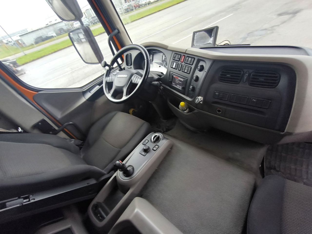 Curtainsider truck DAF LF 280 FA: picture 15