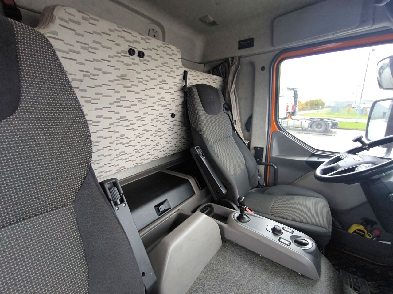 Curtainsider truck DAF LF 280 FA: picture 14