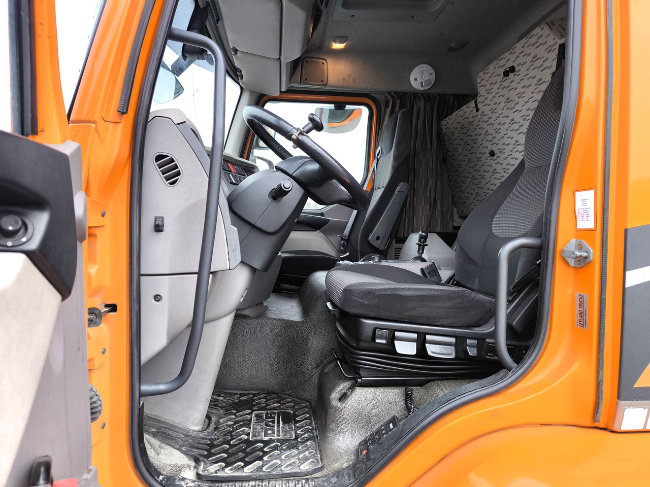 Curtainsider truck DAF LF 280 FA: picture 8