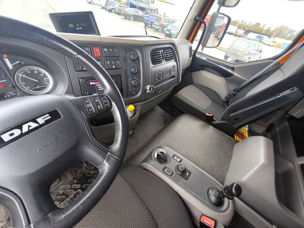 Curtainsider truck DAF LF 280 FA: picture 11