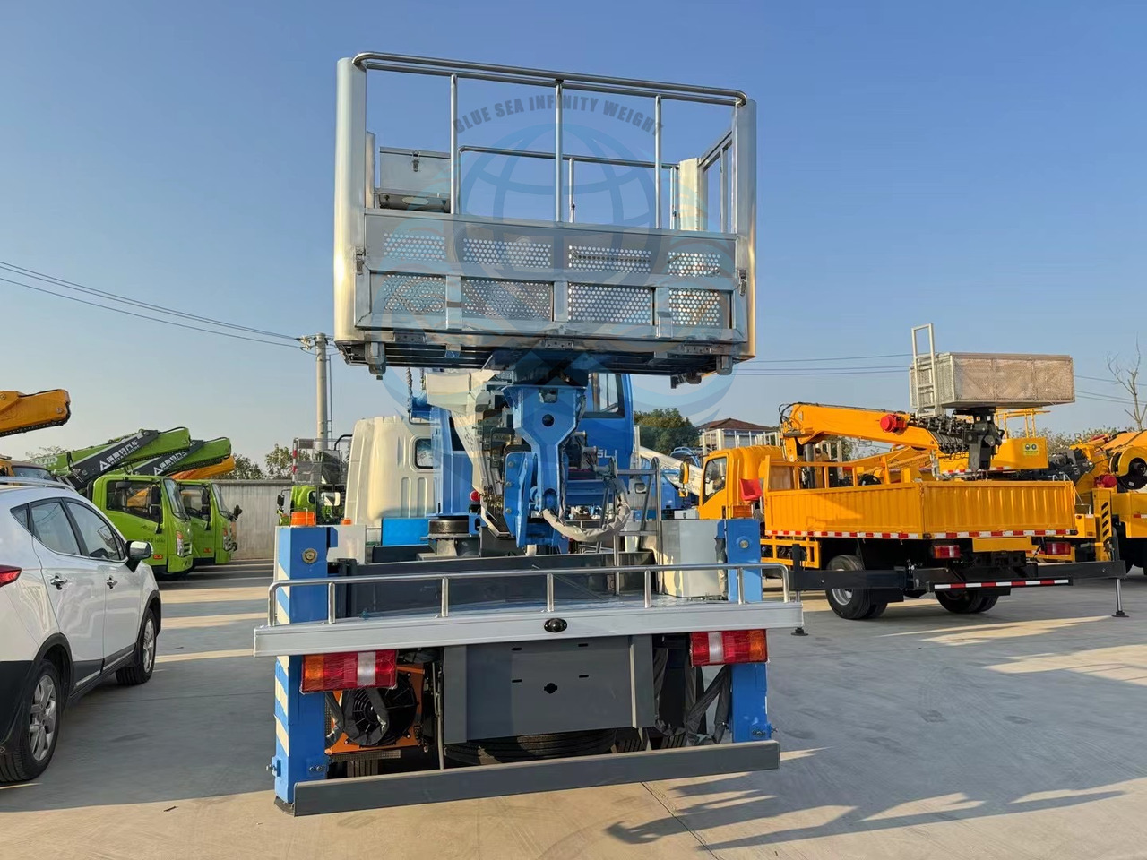 SINOTRUK HOWO 45ft-69ft - Truck mounted aerial platform: picture 5 SINOTRUK HOWO 45ft-69ft - Truck mounted aerial platform: picture 5