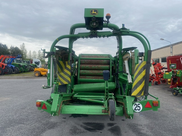 JOHN DEERE C441R - Round baler, Bale wrapper: picture 5 JOHN DEERE C441R - Round baler, Bale wrapper: picture 5