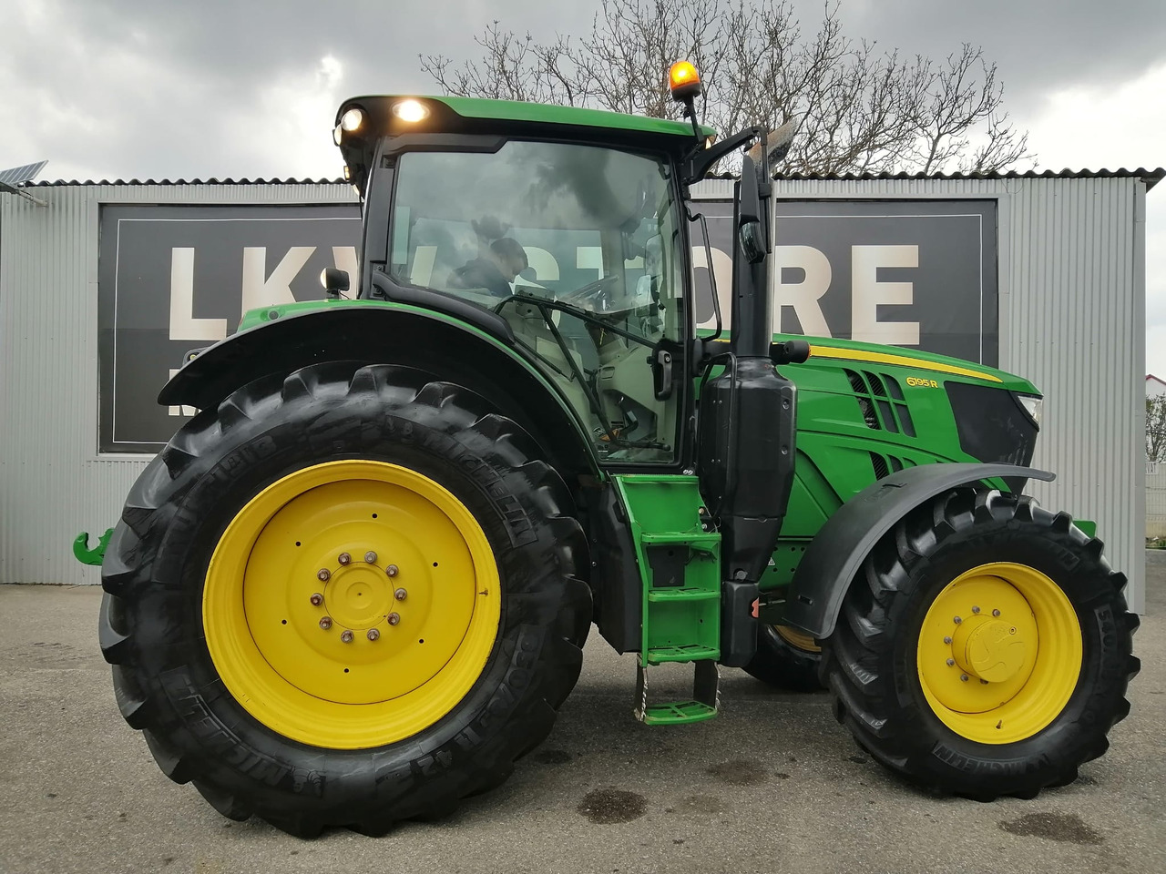 John Deere 6195R 4WD, Auto Trac + Activare !!! TOP !!! - Farm tractor: picture 5 John Deere 6195R 4WD, Auto Trac + Activare !!! TOP !!! - Farm tractor: picture 5