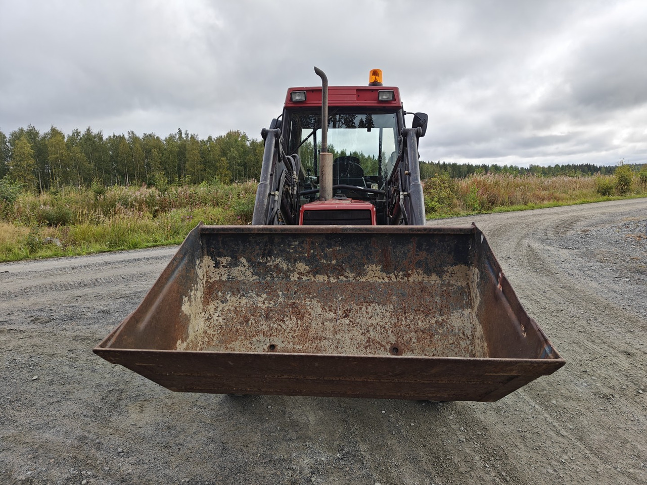 Case 895XL etukuormaajalla suunnanvaihtajalla, paljon varusteita mukaan etukuormaajaan, katso video! - Farm tractor: picture 5 Case 895XL etukuormaajalla suunnanvaihtajalla, paljon varusteita mukaan etukuormaajaan, katso video! - Farm tractor: picture 5