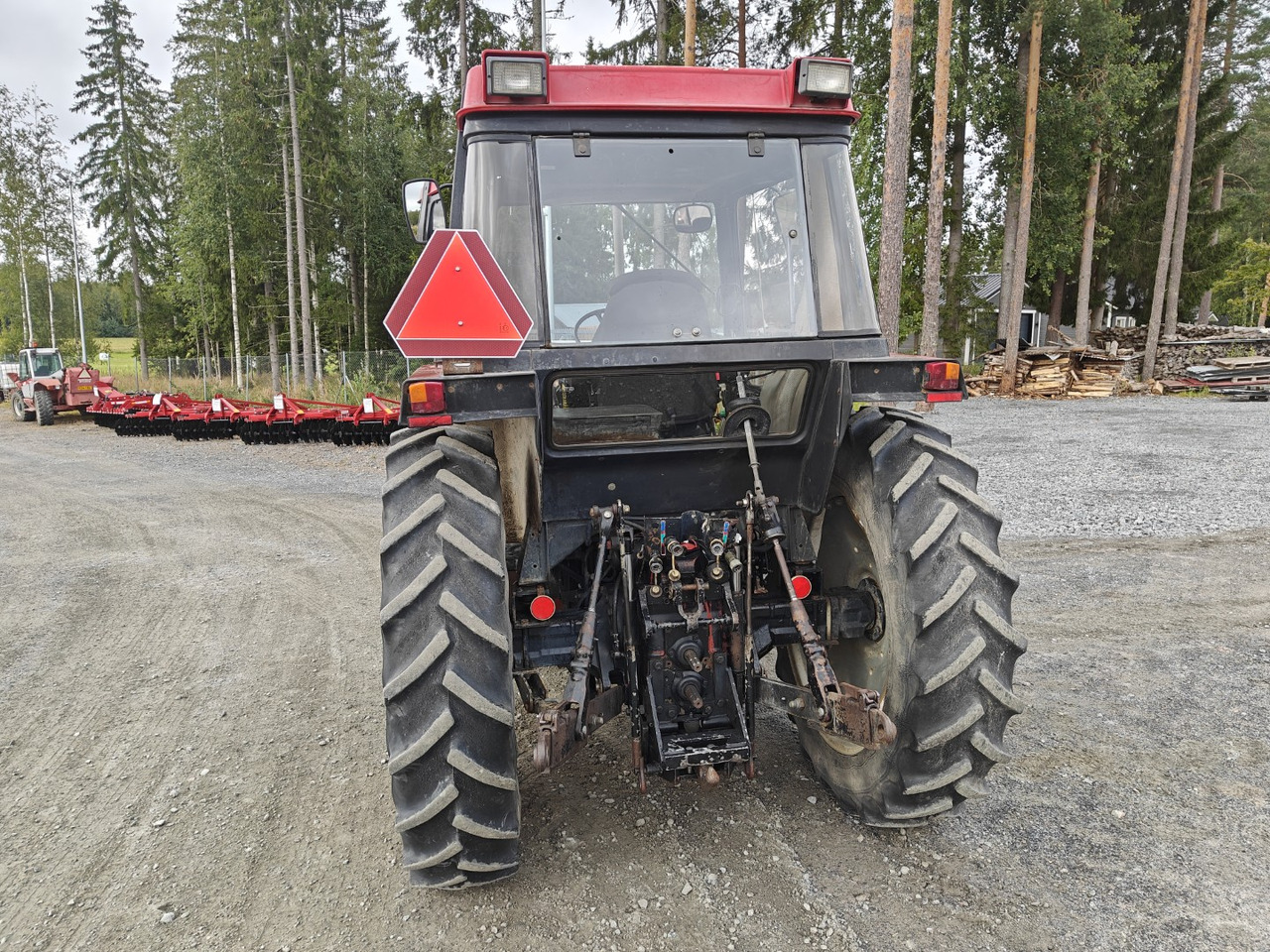 Case 895XL etukuormaajalla suunnanvaihtajalla, paljon varusteita mukaan etukuormaajaan, katso video! - Farm tractor: picture 3 Case 895XL etukuormaajalla suunnanvaihtajalla, paljon varusteita mukaan etukuormaajaan, katso video! - Farm tractor: picture 3
