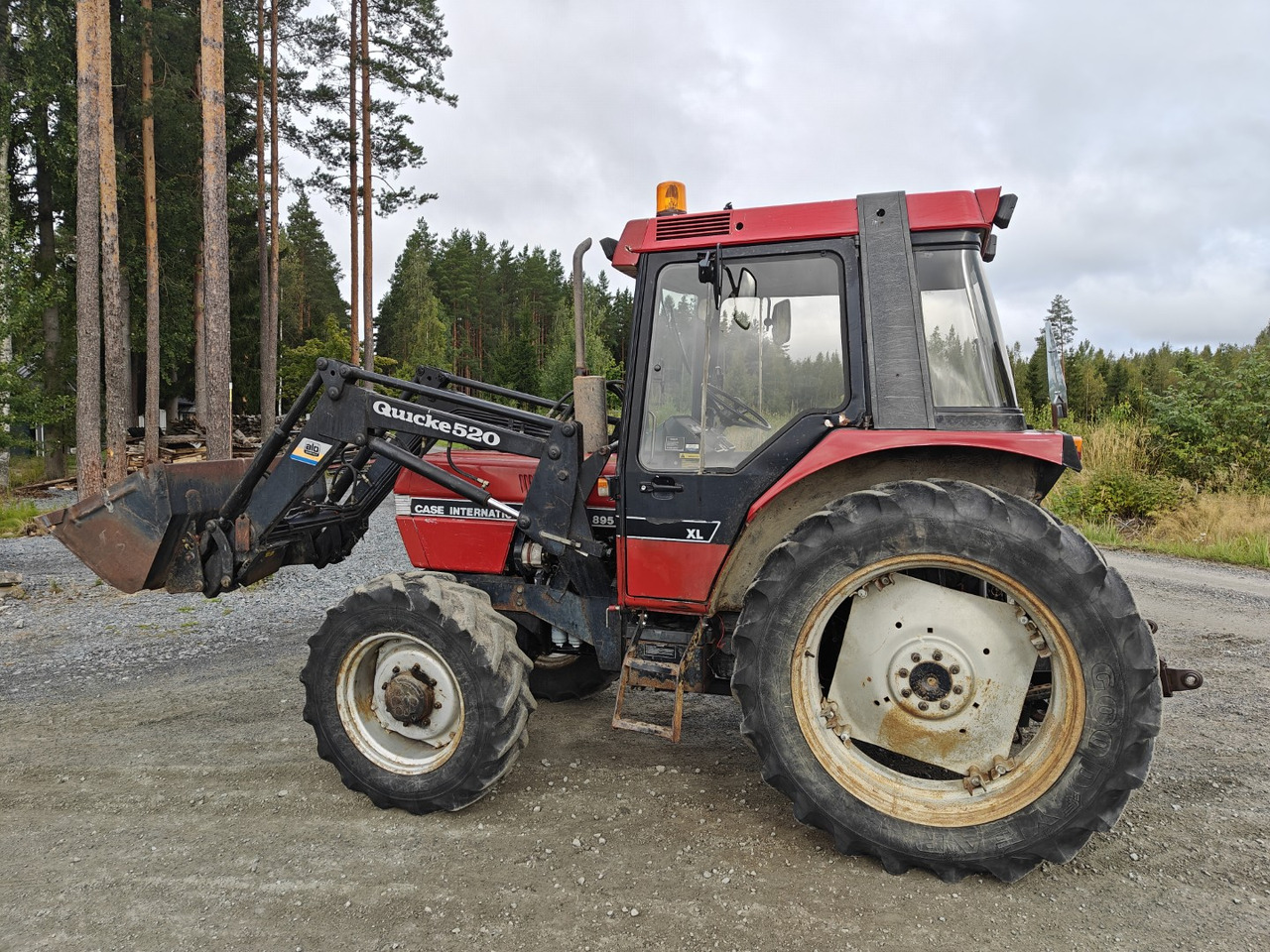 Case 895XL etukuormaajalla suunnanvaihtajalla, paljon varusteita mukaan etukuormaajaan, katso video! - Farm tractor: picture 2 Case 895XL etukuormaajalla suunnanvaihtajalla, paljon varusteita mukaan etukuormaajaan, katso video! - Farm tractor: picture 2