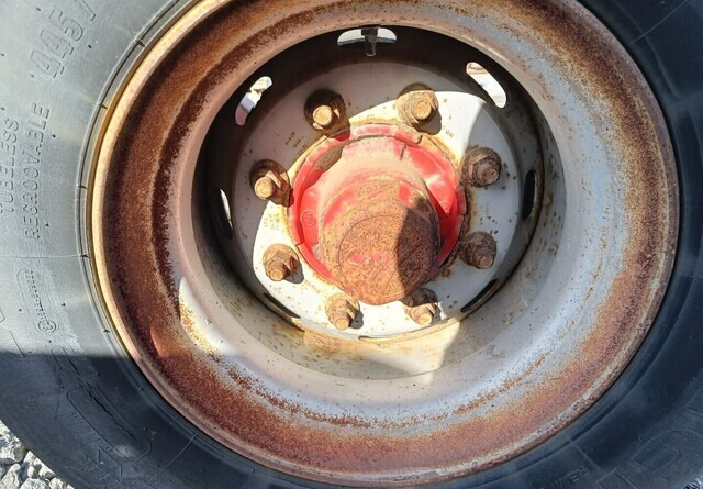 Peräkärryn akseli 445/45R19.5 leveillä renkailla - Axle and parts for Trailer: picture 4 Peräkärryn akseli 445/45R19.5 leveillä renkailla - Axle and parts for Trailer: picture 4