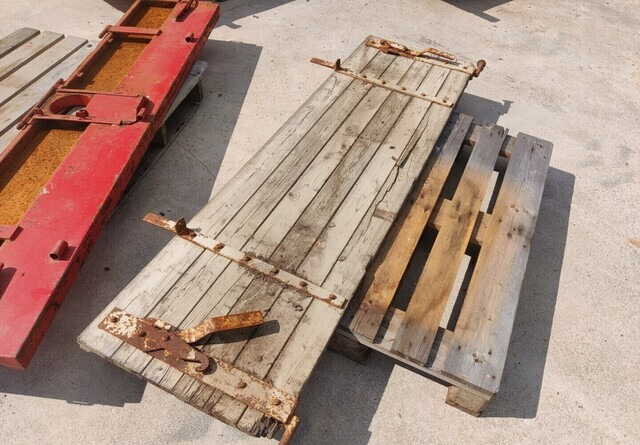 Peräkärryn laita - K 54cm - L 195cm - puinen - Body and exterior for Farm tipping trailer/ Dumper: picture 3 Peräkärryn laita - K 54cm - L 195cm - puinen - Body and exterior for Farm tipping trailer/ Dumper: picture 3