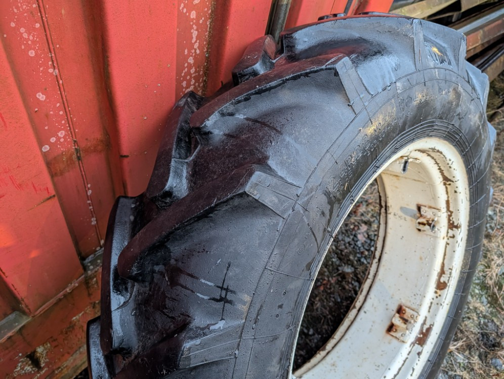 Renkaat 12.4R28 vannekehillä - Tire: picture 5 Renkaat 12.4R28 vannekehillä - Tire: picture 5