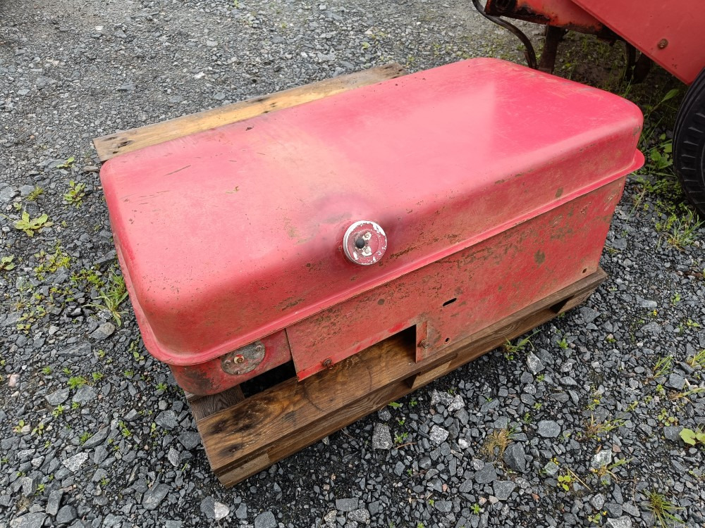 Sampo 410 polttoainetankki - Fuel tank for Combine harvester: picture 3 Sampo 410 polttoainetankki - Fuel tank for Combine harvester: picture 3