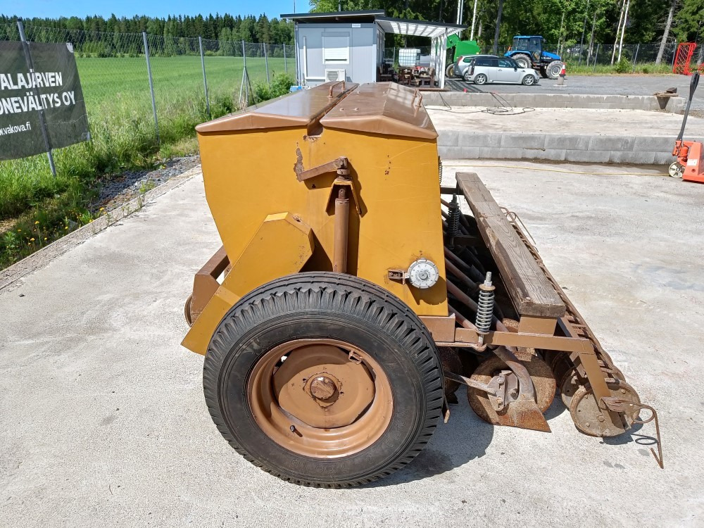 Simulta Junkkari 200cm kylvölannoitin kiekkovantailla ja jyräpyörillä - Combine seed drill: picture 4 Simulta Junkkari 200cm kylvölannoitin kiekkovantailla ja jyräpyörillä - Combine seed drill: picture 4
