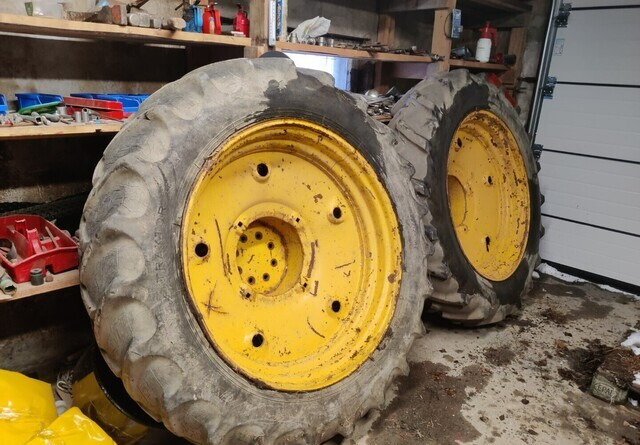 Traktorin renkaat 13.6/12x38 vanteilla - Tire for Farm tractor: picture 4 Traktorin renkaat 13.6/12x38 vanteilla - Tire for Farm tractor: picture 4