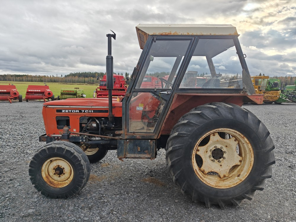 ZETOR 7011 - Farm tractor: picture 2 ZETOR 7011 - Farm tractor: picture 2