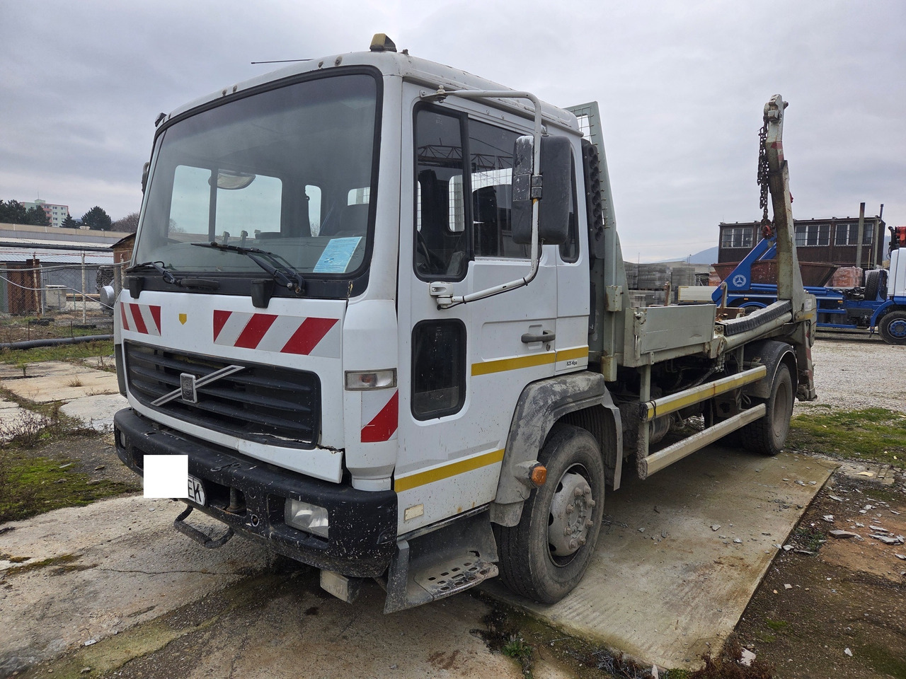 VOLVO FL6 - 250 chain container system telescop - Skip loader truck: picture 2 VOLVO FL6 - 250 chain container system telescop - Skip loader truck: picture 2