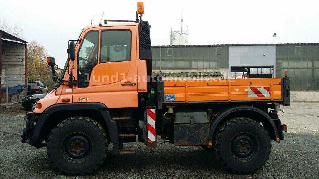 Mercedes-Benz Unimog U 300 Kipper Zugmaschine Kommunalhydraulik U 500 400 U 300 Kipper Zugmaschine Kommunalhydraulik U 500 400 - Utility/ Special vehicle: picture 5 Mercedes-Benz Unimog U 300 Kipper Zugmaschine Kommunalhydraulik U 500 400 U 300 Kipper Zugmaschine Kommunalhydraulik U 500 400 - Utility/ Special vehicle: picture 5