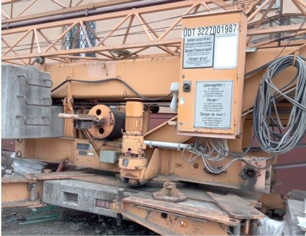 Liebherr 32K, 1992 yom, cabin stering, loco PL - Self-erecting tower crane: picture 4 Liebherr 32K, 1992 yom, cabin stering, loco PL - Self-erecting tower crane: picture 4