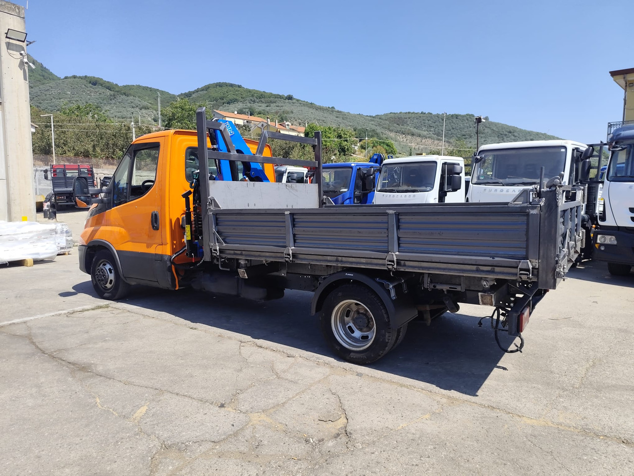 IVECO DAILY 35-140 - Crane truck: picture 4 IVECO DAILY 35-140 - Crane truck: picture 4