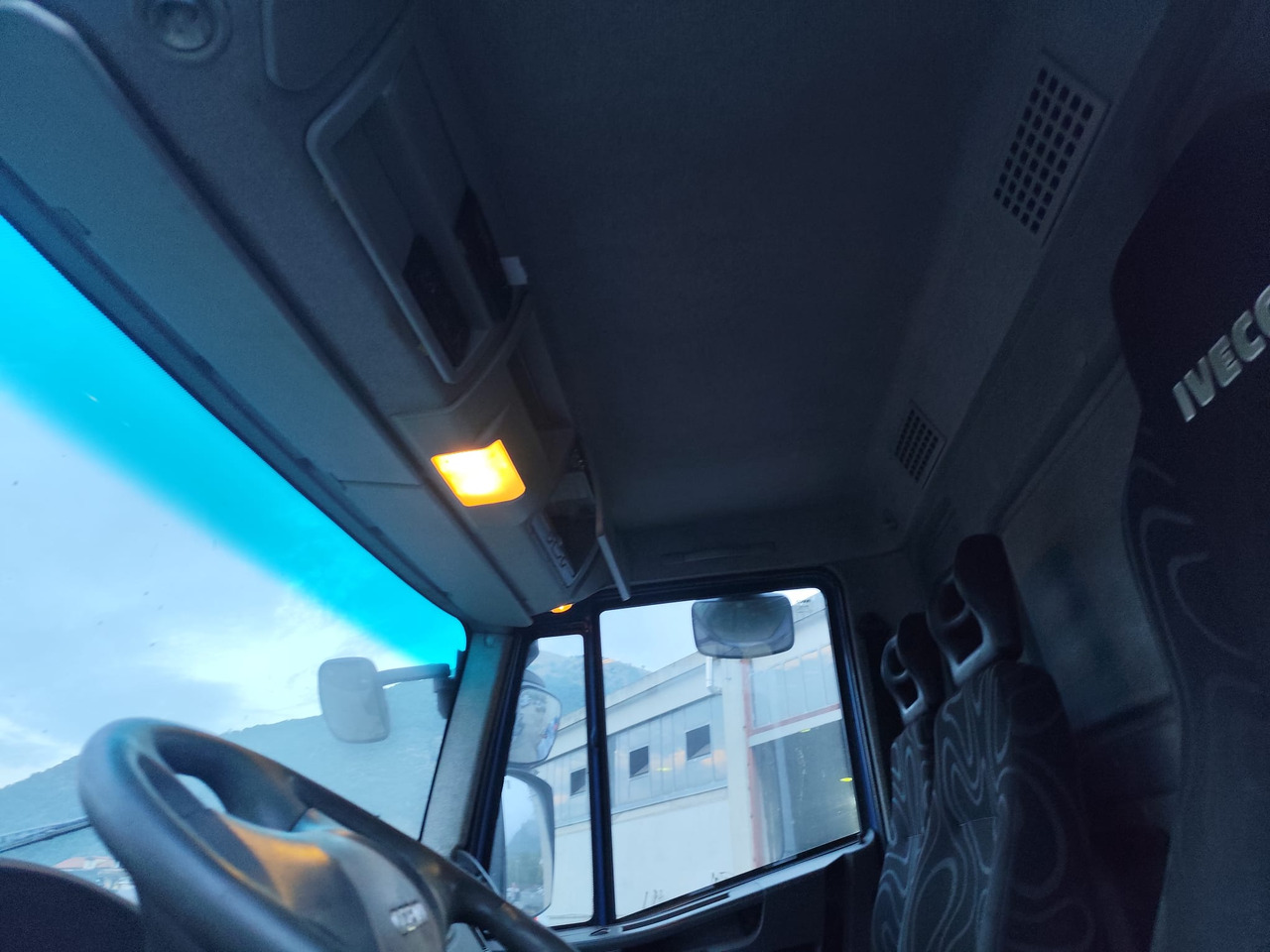 IVECO EUROCARGO 140E25 - Tipper: picture 2 IVECO EUROCARGO 140E25 - Tipper: picture 2